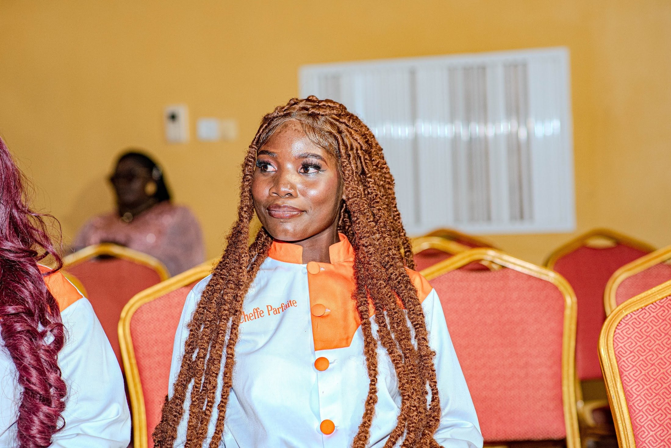 Apprenants d'Avafrique Togo en veste de chef blanche et orange